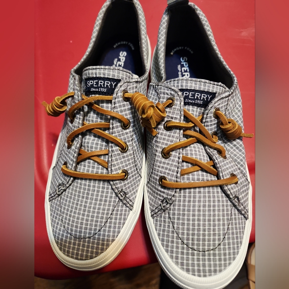Sperry crest vibe sneaker. Womens 7.5.   Brand new.